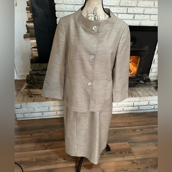 Lafayette 148 New York Dresses & Skirts - Lafayette 148 Wool Blend Taupe Blazer Skirt Suit Set Size 8 Career Boardroom